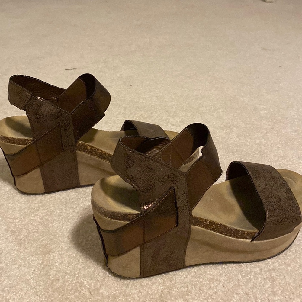 Pierre Dumas wedges size 10